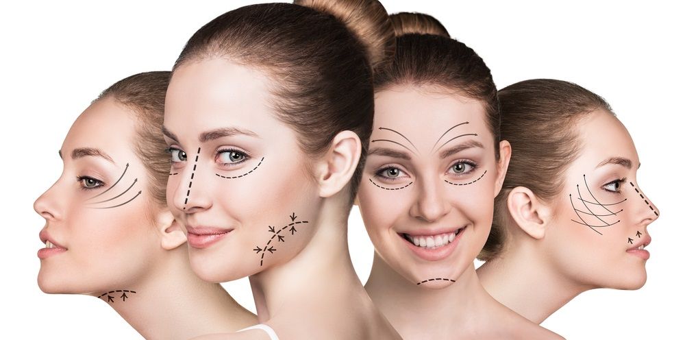 mujer con posando marcas en el rostro