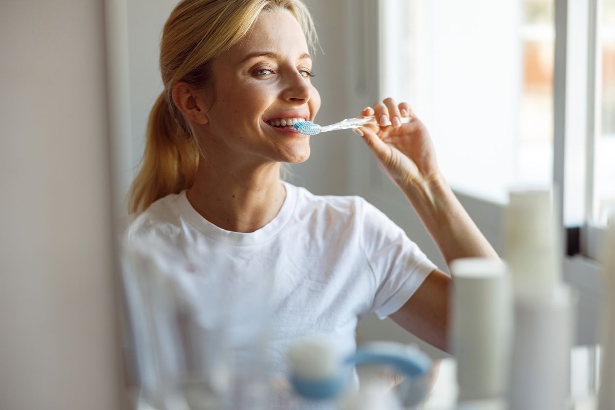 El cuidado de un implante dental es sencillo