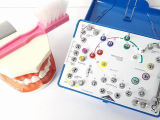 KIT DE IMPLANTES DENTALES