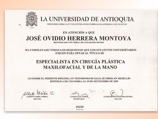 Título Cirujano Plástico. Universidad de Antioquia. Dr. Ovidio Herrera.