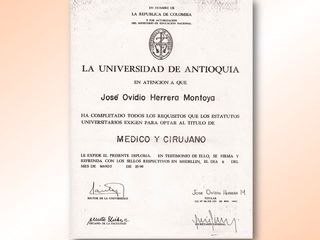 Título Médico y Cirujano. Universidad de Antioquia. Dr. Ovidio Herrera..jpg