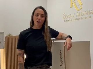 Paciente Feliz de Depilación Láser - Dra. Konny Aldana