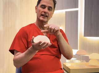 Dr. Carlos Recio