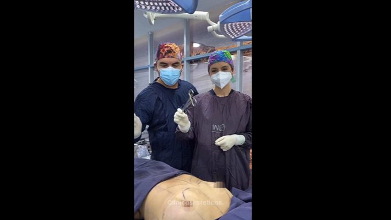 Mamoplastia de aumento - Dr. Luis Fernando Reyes & Dra. Nicole Echeverry